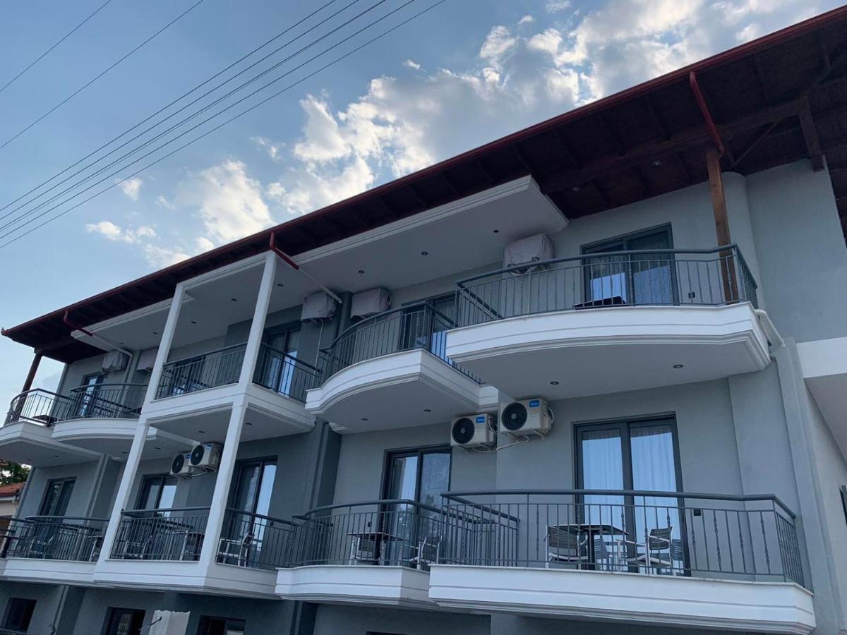 Thea Comfy Living Aparthotel Vrasná Kültér fotó