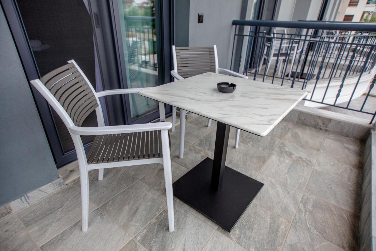 Thea Comfy Living Aparthotel Vrasná Kültér fotó