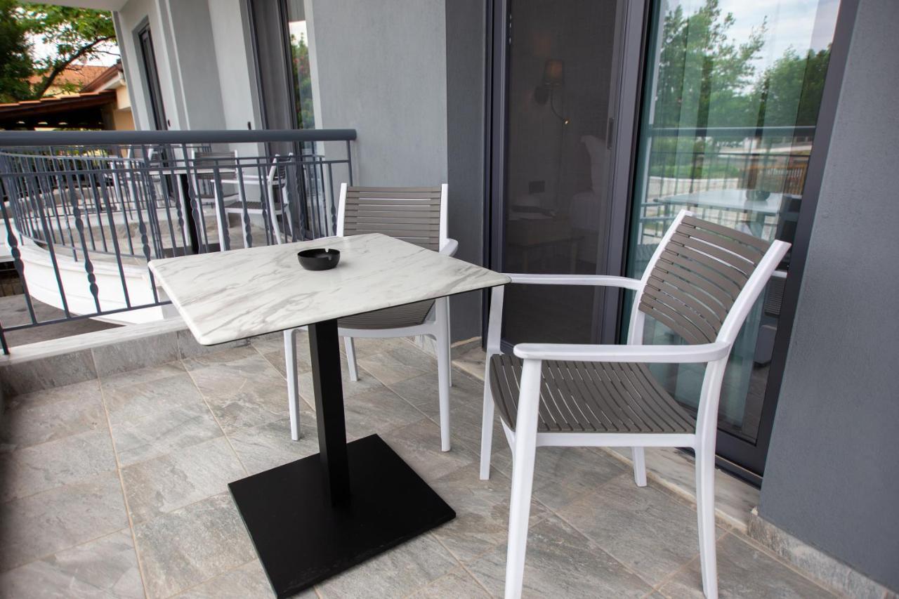 Thea Comfy Living Aparthotel Vrasná Kültér fotó