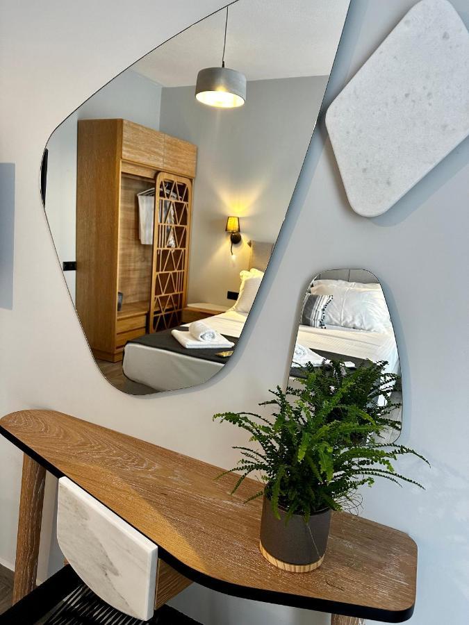 Thea Comfy Living Aparthotel Vrasná Kültér fotó