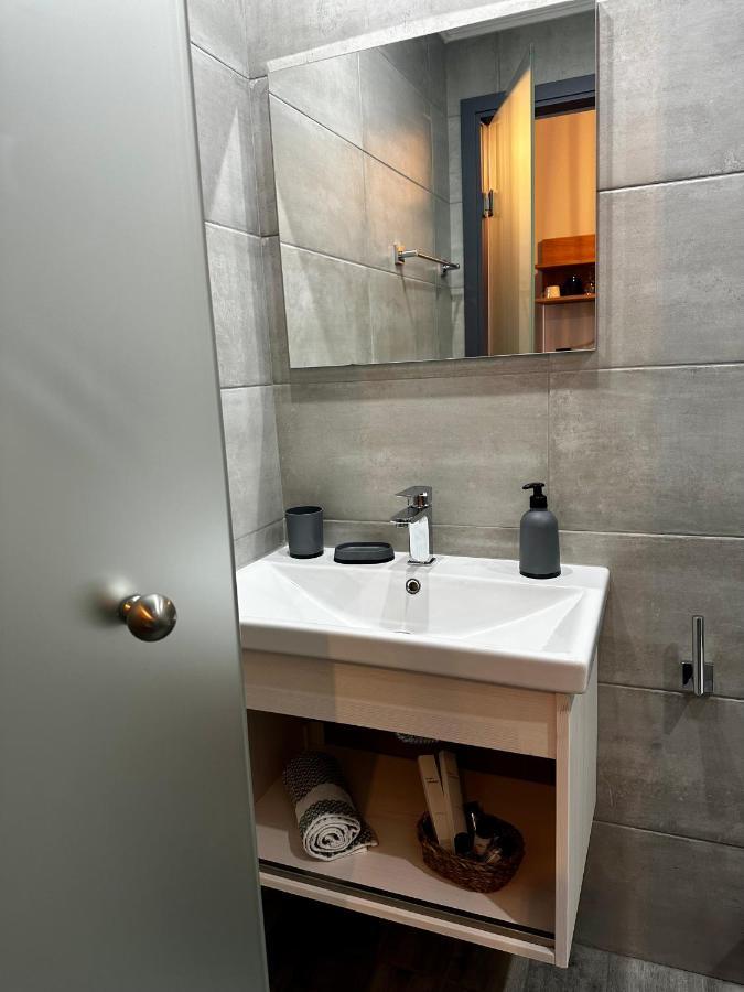 Thea Comfy Living Aparthotel Vrasná Kültér fotó