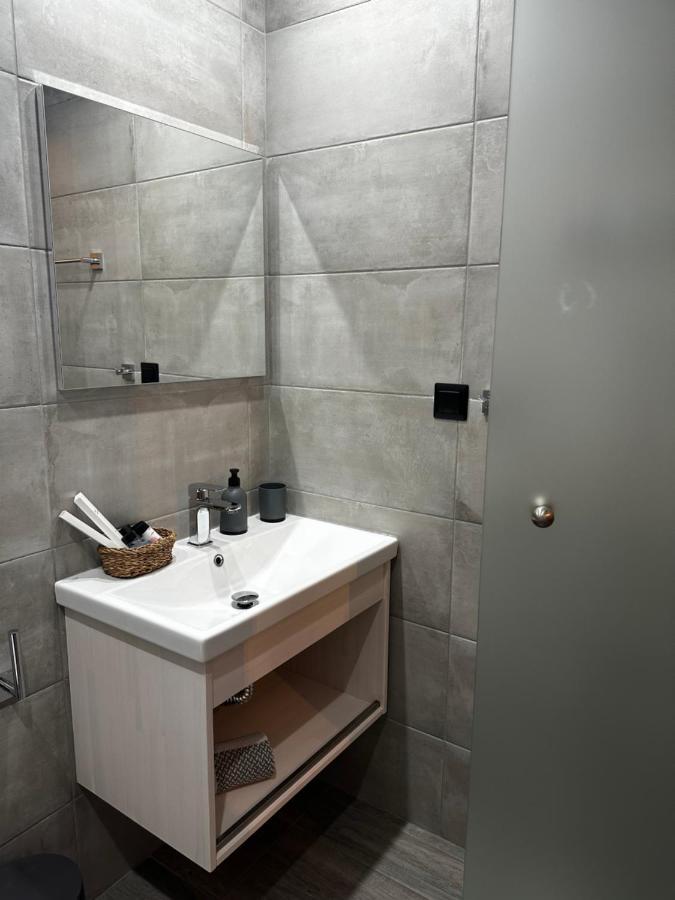 Thea Comfy Living Aparthotel Vrasná Kültér fotó